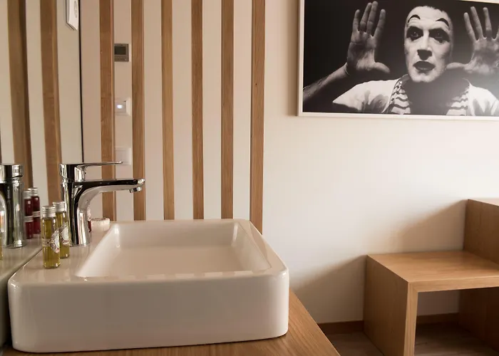 Coliseum فندق 3*